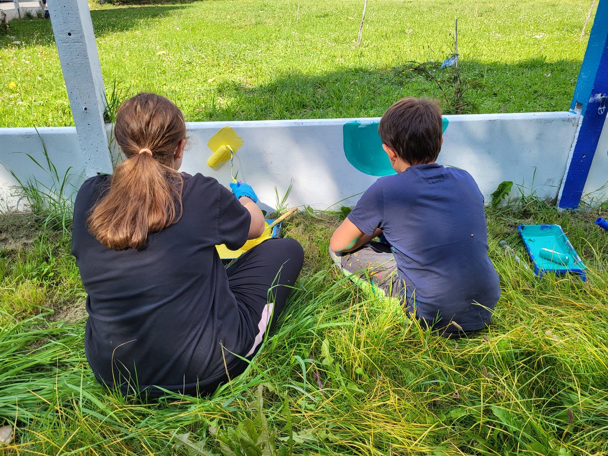 DeghimaSadek's tweet photo. 🔴SALLAUMINES  Des jeunes participent à un stage d'initiation au Graff en éalisant une fresque collective au verger partagé avec l'artiste graffeur Hugo Marcourt avec @AvenirdesCites 
👉Améliorer la cohésion sociale et favoriser la citoyenneté des jeunes 
#TFPB @maisonsetcites https://t.co/KSrSOY0SMQ