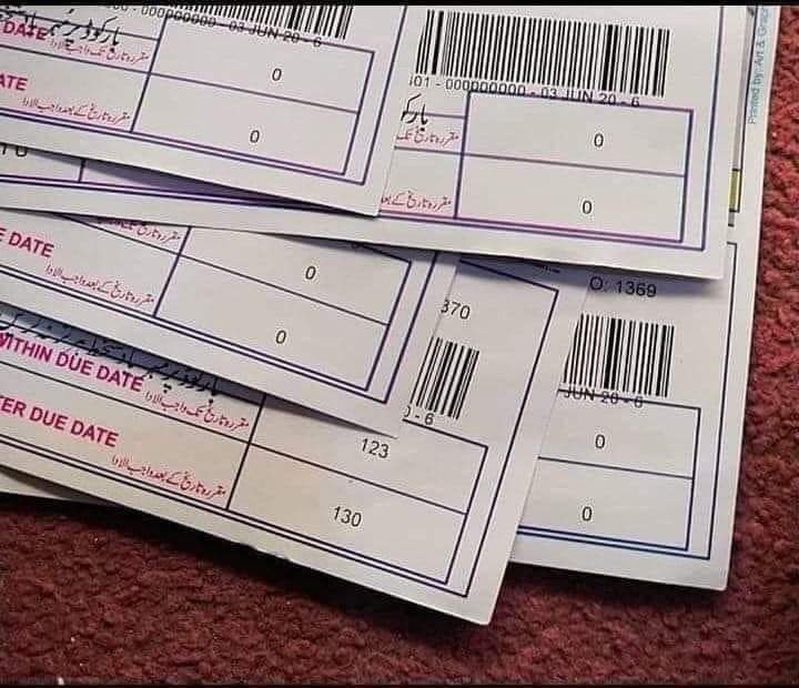 imranist45's tweet photo. کرونا کے مشکل ترین حالات میں عوام کو زیرو بجلی کے بل اور انہیں 12 بارہ ہزار بھیجنے والا عمران خان آج جیل کی چکی میں پس رہا ہے اور عوام بجلی کے بلوں کی چکی میں..
#عمران_خان_کو_انصاف_دو
#میں_بھی_804_ہوں https://t.co/shNnV6VM19
