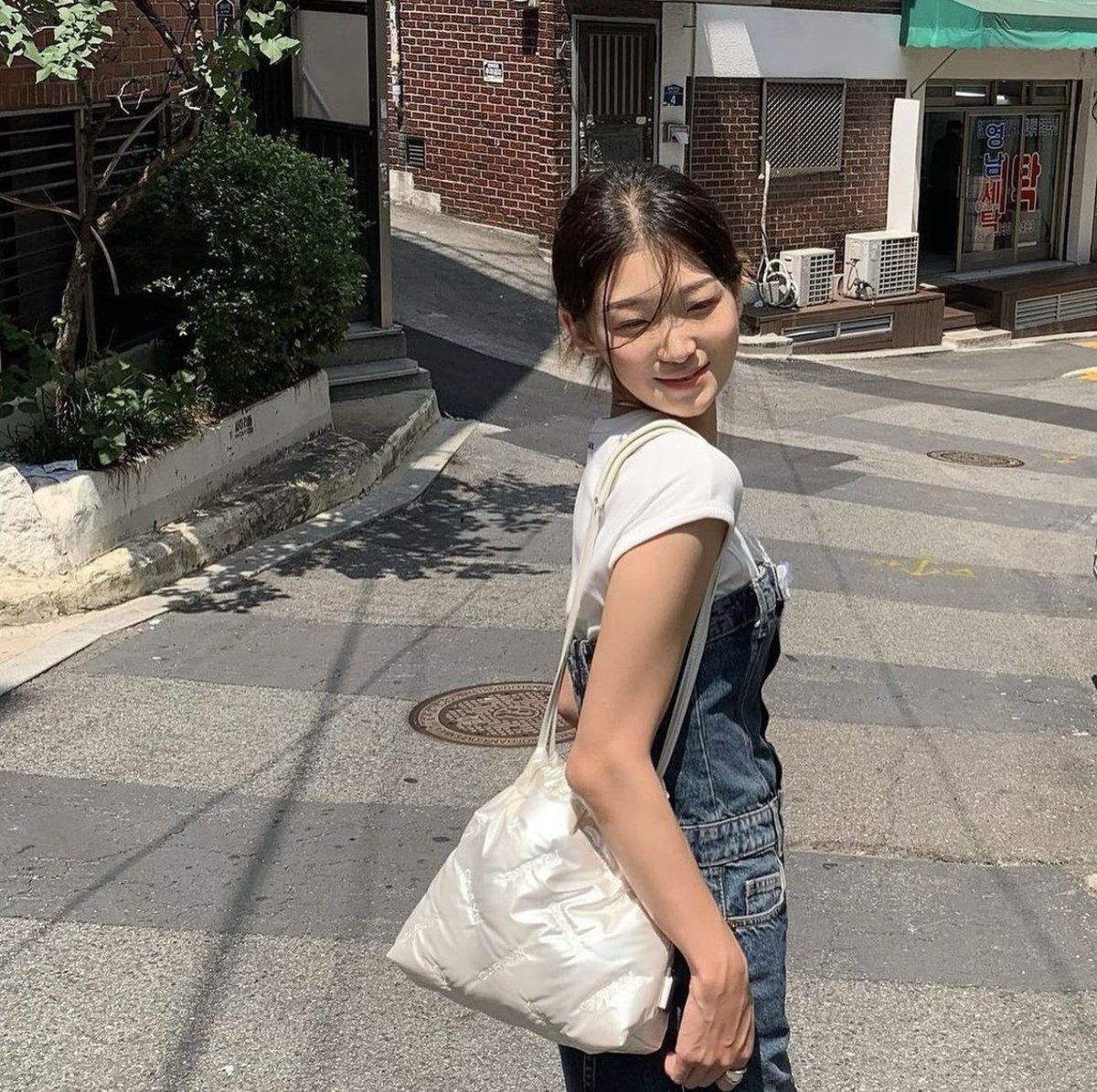 Carlyn twee mini พร้อมส่ง 3,890 สี pearl white 🤍 มีใบเดียวค่า #carlyn #carlyntweemini #carlynbag #carlynthailand #carlynพร้อมส่ง