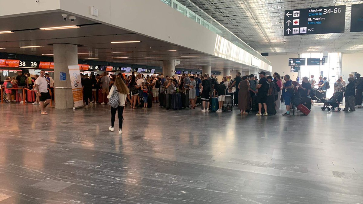 gbzrce's tweet photo. My son is stuck in Bodrum airport after @easyjet cancelled their flight.  And now they have to watch passengers check in on @easyjet to go home.  Where is the help @easyjet? Disgrace. https://t.co/0eoxl3pZnk