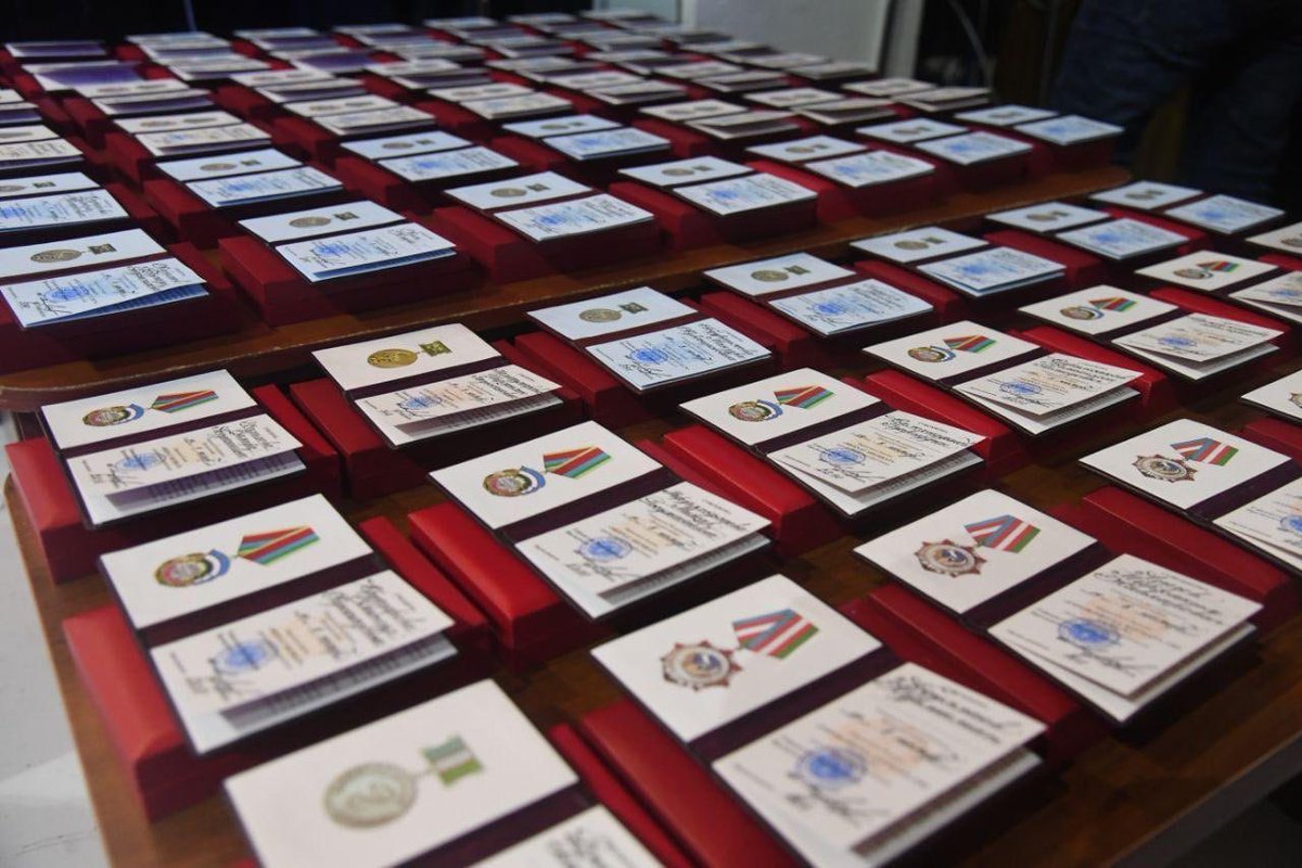 #kun_mavzusi

🇺🇿Ватанимиз мустақиллигининг 32 йиллиги олдидан 38 нафар маҳалла «бешлиги» фаоллари  қатор Давлат мукофотлари билан тақдирланди.

Қуйида нуфузли Давлат мукофотлари билан тақдирланган юртдошларимиз билан танишинг:

new.gov.uz/uz/bv/news/vie…