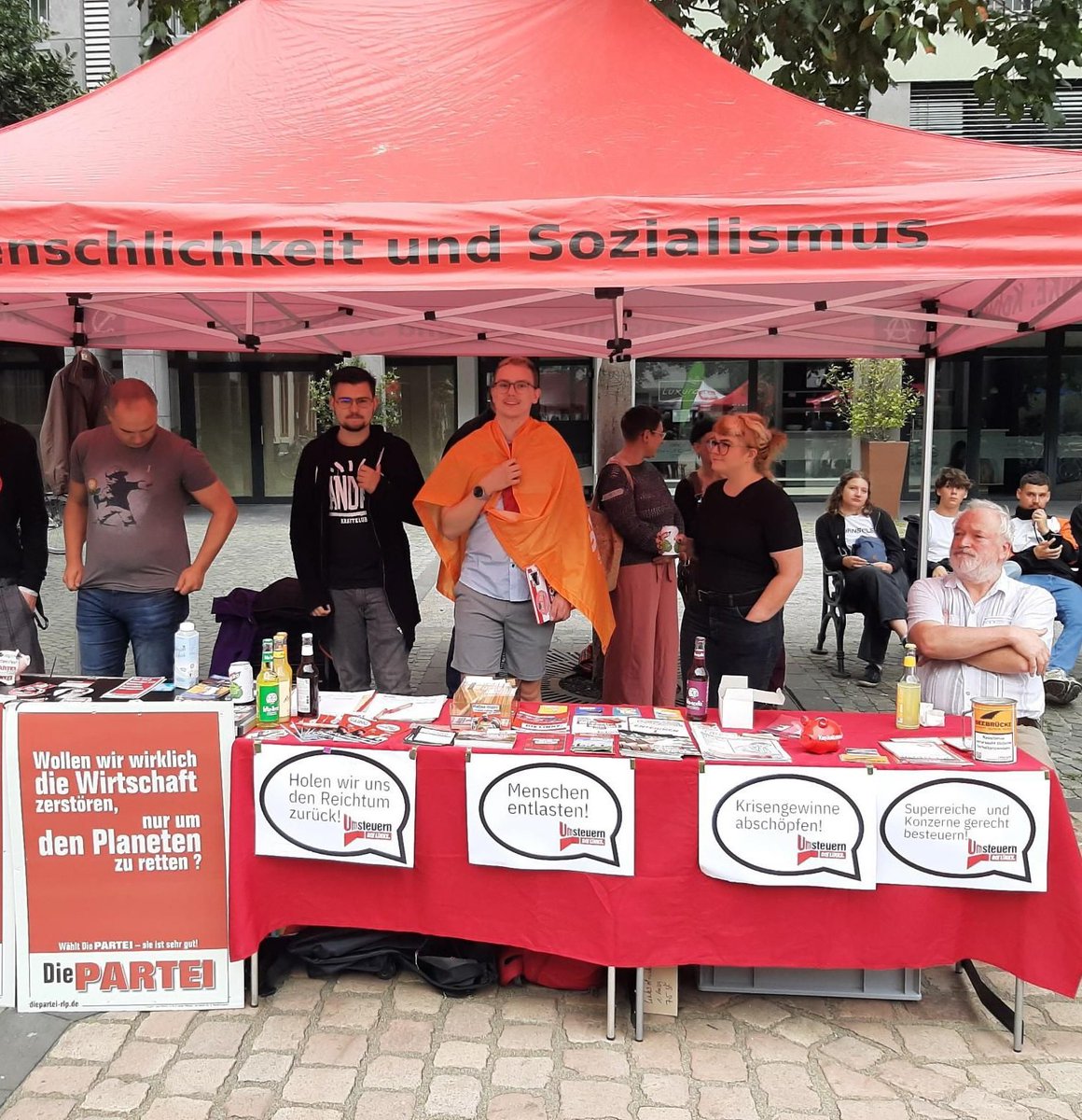 Endlich wieder #Sommertour #DerLinkenRLP! Cooles Sommerfest 'Gemeinsam unter freiem Himmel' in #Koblenz gegen Obdachlosigkeit, für ein Leben in Menschenwürde! Danke den Organisator:innen! Und allen Genoss:innen, besonders Oliver und Loreana! #RechtaufWohnung