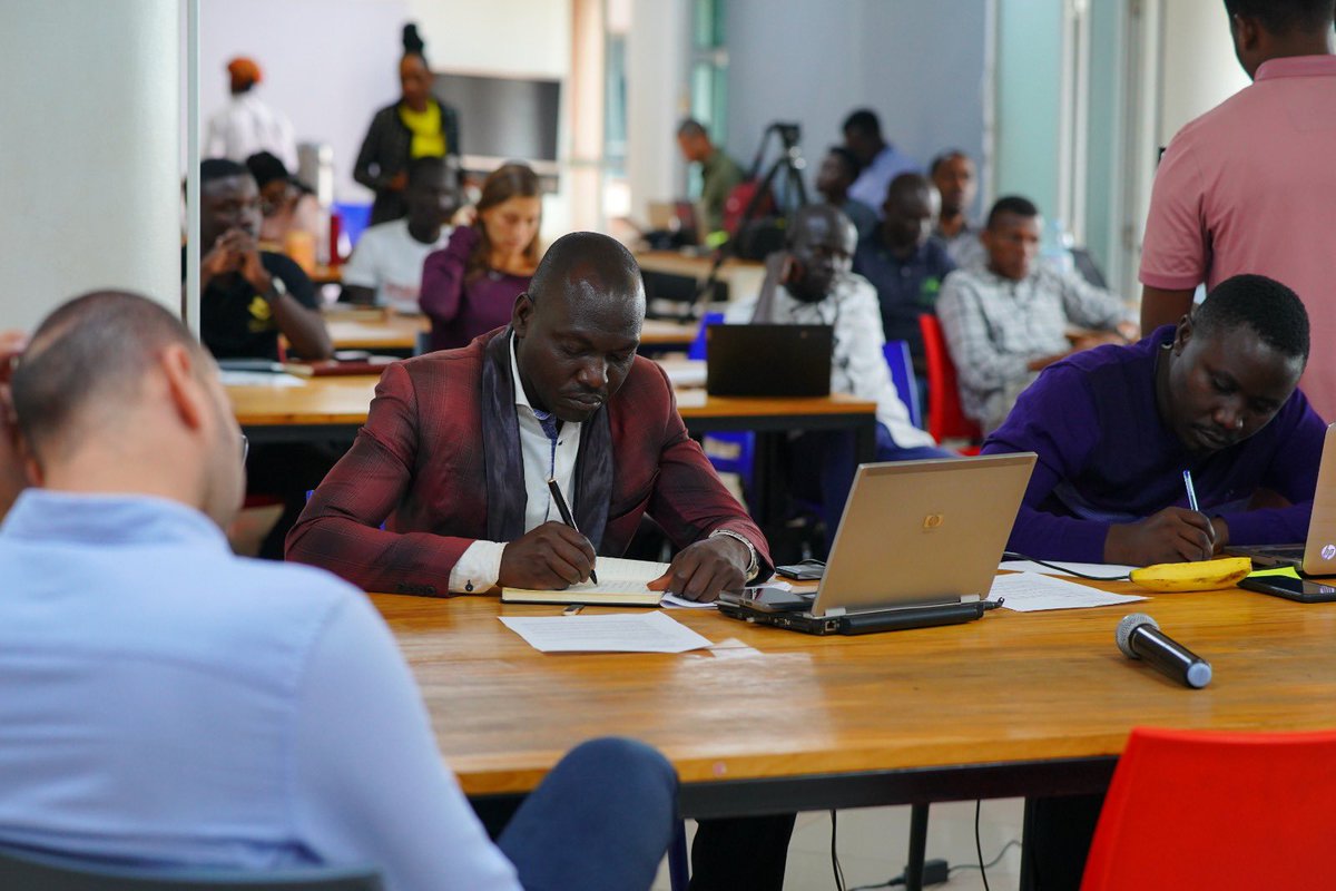 OutboxHub's tweet photo. Food insecurity persists as a significant challenge in vulnerable communities across Uganda. However @WFP_Africa is intent on supporting innovators with solutions to enhance climate resilience.
29 MSMEs were selected to take part in a 2-day bootcamp.
#IgniteFoodSystems2 https://t.co/U5vVk73jYj