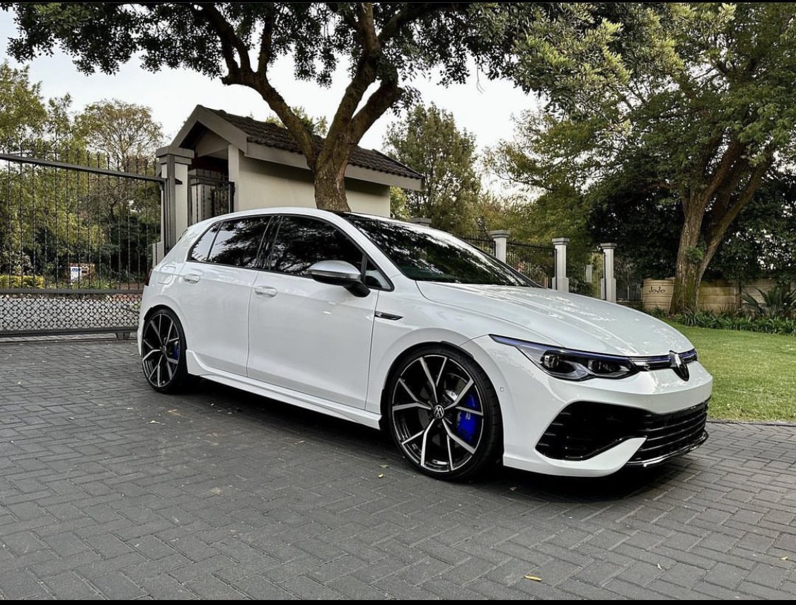 4wheelsZa's tweet photo. Which “R” you taking?😮‍💨🔥🤌🏽

Golf 8 R                              Golf 7.5 R https://t.co/Gmz1IQ19Qe