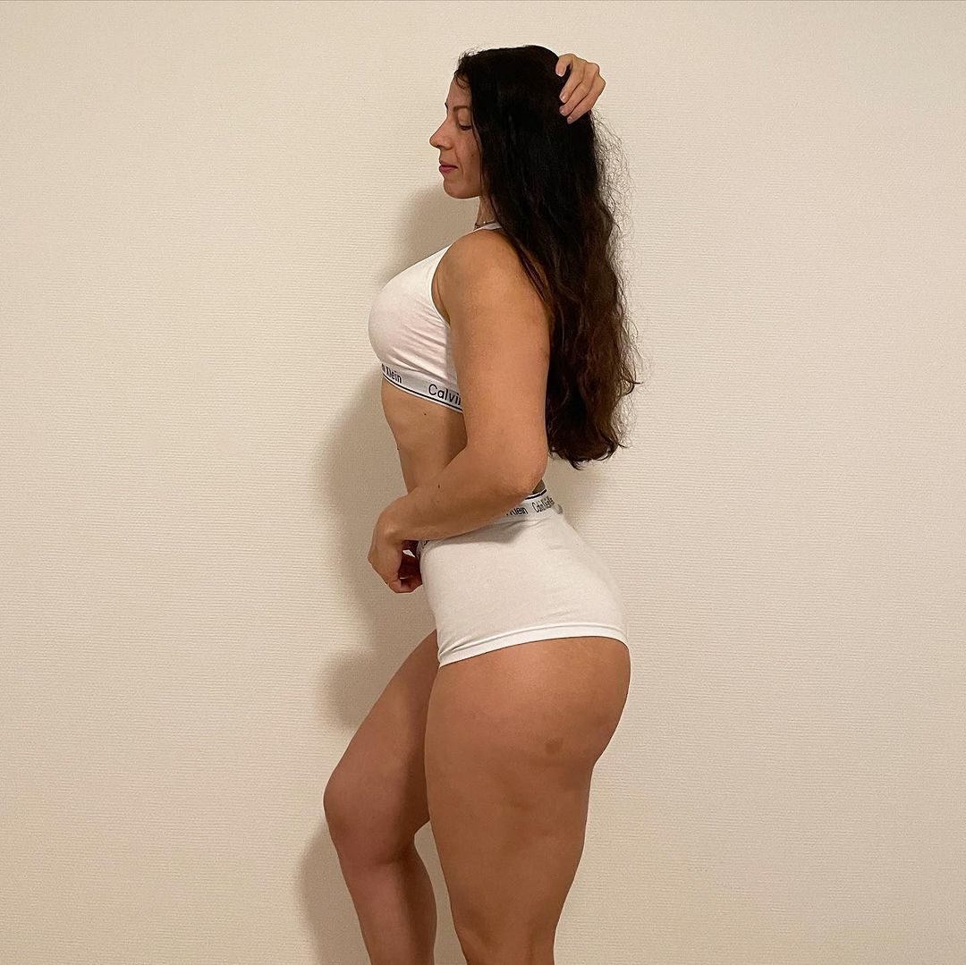 gymxplus's tweet photo. Sunday vibes 😊🔥🤍
©️Credit ig @lunaemiliafit
#calvinklein #feelgood #outfitinspo #outfitgoals #outfitlook #fitgirls #musclebuilding #bodyfitness #bodybuildingwomen #musclegain #musclegirl #pose #fashionphotography #hamstrings #legs #mycalvins #abs #nofilterneeded #nofilters https://t.co/B9hgwsWpfP