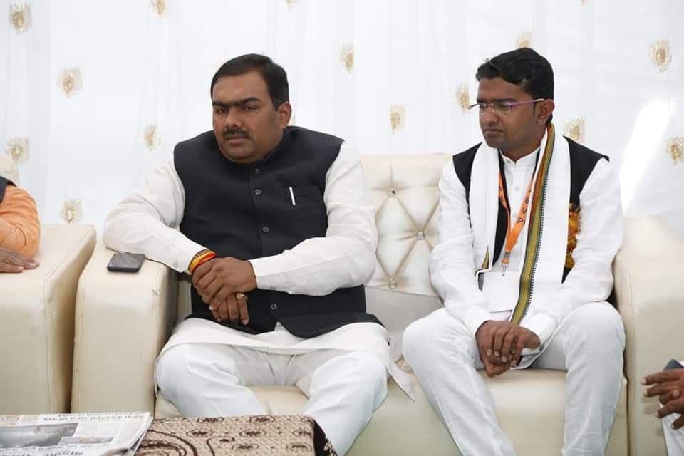 DeepakDewasi_'s tweet photo. अखिल भारतीय विद्यार्थी परिषद जोधपुर प्रांत के पूर्व प्रा��त मंत्री बड़े भाई साहब मोहन जी को जन्म दिन की खूब खूब बधाई एवं शुभकामनाएं l @mldewasi29 @chshekharbjp @DrSatishPoonia @BJP4Rajasthan https://t.co/q1H1WkkmcZ