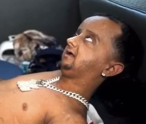 SavinTheBees's tweet photo. When I drink that first sip of water of the day https://t.co/ig158sp9iM