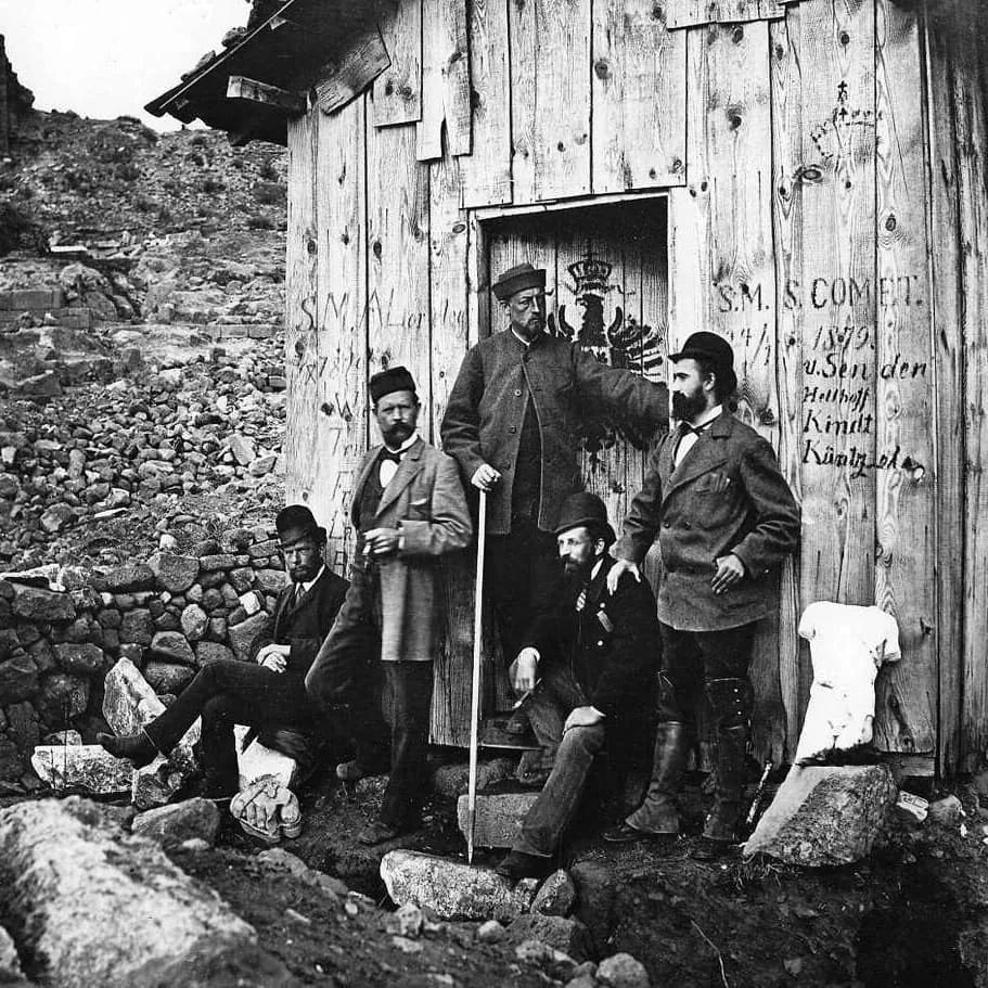 @_byarchaeolover -  Alman Arkeoloji Enstitüsü Müdürü Alexander Christian Leopold Conze, Pergamon Sunağı'nın Berlin'e götürülmesi ile alâkalı görüşlerini, 1912 yılında şöyle dile getirmişti;👇🏼
instagram.com/p/CwhK7XzNvGM/…