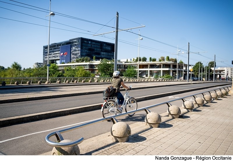 Occitanie's tweet photo. Les premiers #vélos vont bientôt sortir de l'usine #VeloFactory dans le #Gers👏
Avec le soutien de la #Région, tout une filière renaît en #Occitanie.
Et le #PlanVélo continue de favoriser les usages en développant les infrastructures.
👉 https://t.co/KuDnULGnA7 https://t.co/gAKkveb1fi