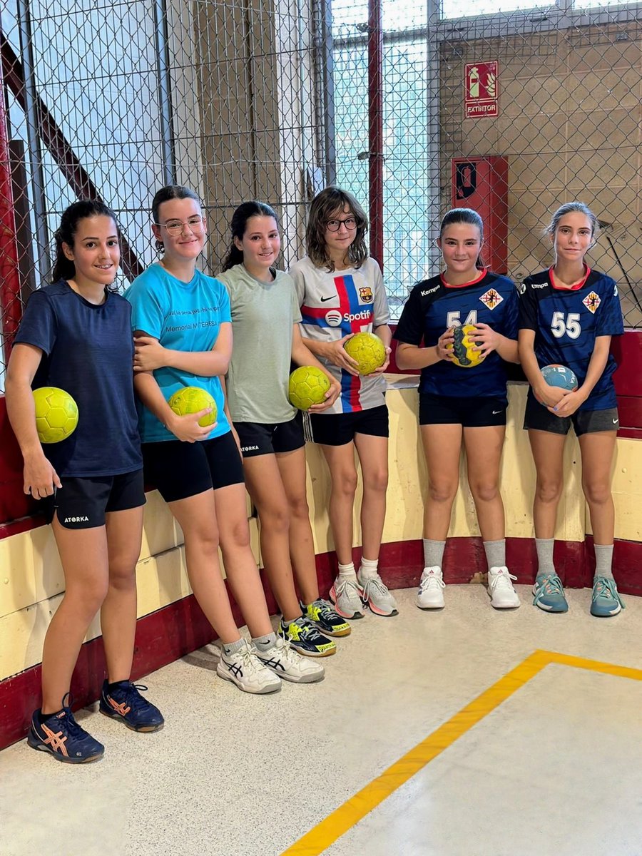 HandbolVic's tweet photo. ‼️Iniciem la temporada 2023-24‼️
Ahir es van posar en marxa els primers equips del club, amb entrenaments del #chvic_infantilfemení, #chvic_cadet i #chvic_juvenil https://t.co/90hGXCYrrh