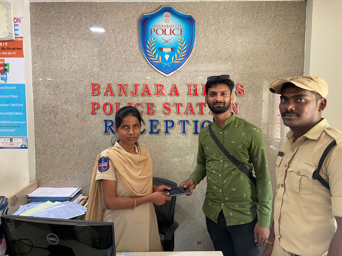 Sri Shaik Jakeer Hussian DI of Banjarahills PS traced lost mobile MI Note 6 Pro of the complaint Sri Shaikh Salim and handed over to him with in the time span of one hour.