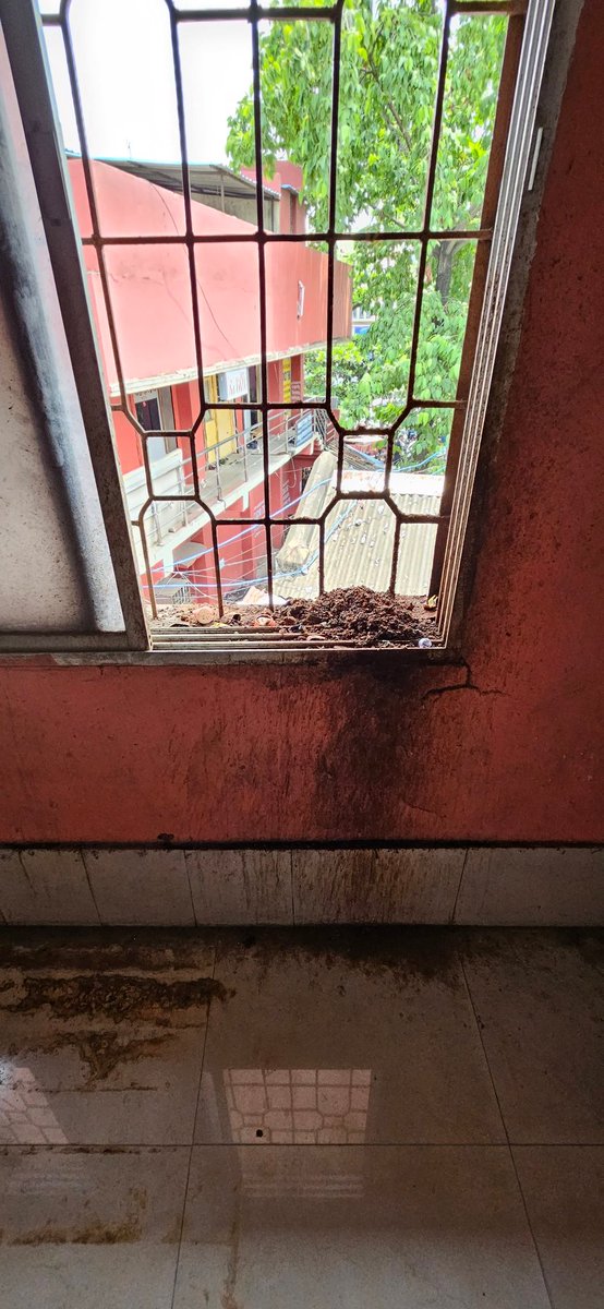 levyingkishan's tweet photo. @STAOdisha @rto_cuttack Review after a month 

Of the 7 benches 3 are still broken. People still spit and no cleaning of the windows. People should be fined for spitting in public places https://t.co/fi5gWdNuYF