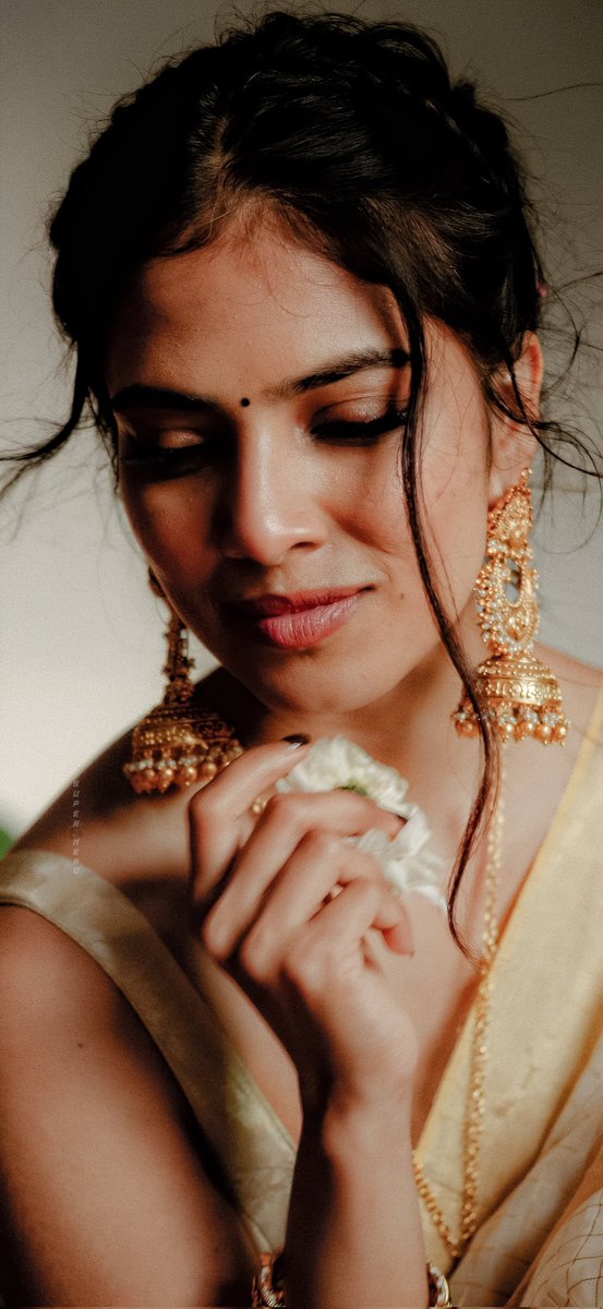 rajYash711's tweet photo. Maal ❤️‍🔥

#MalavikaMohanan https://t.co/fdchLKOEYC