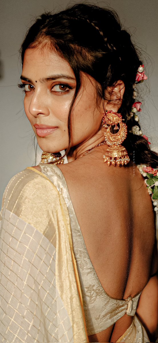 rajYash711's tweet photo. Maal ❤️‍🔥

#MalavikaMohanan https://t.co/fdchLKOEYC
