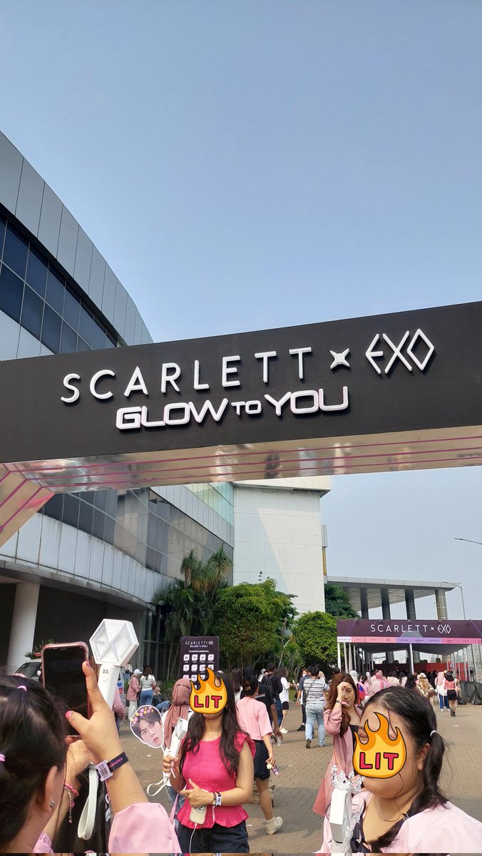 Qonitatn's tweet photo. 🩷🩷
#GlowToYou #EXOxSCARLETT https://t.co/2FeinEbaqF