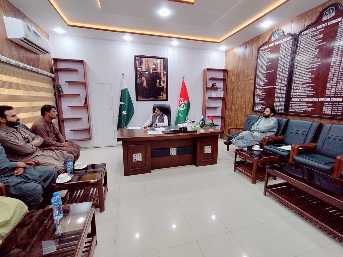 Nizar Muhammad's courageous feat of rescuing an injured motorcyclist from an 80ft well in #Noshki District receives well-deserved recognition from the DC #noshki Office. A shining example of the government's commitment to celebrate extraordinary acts of bravery. 
<a href="/Jan_Achakzai/">Jan Achakzai / جان اچکزئی</a>