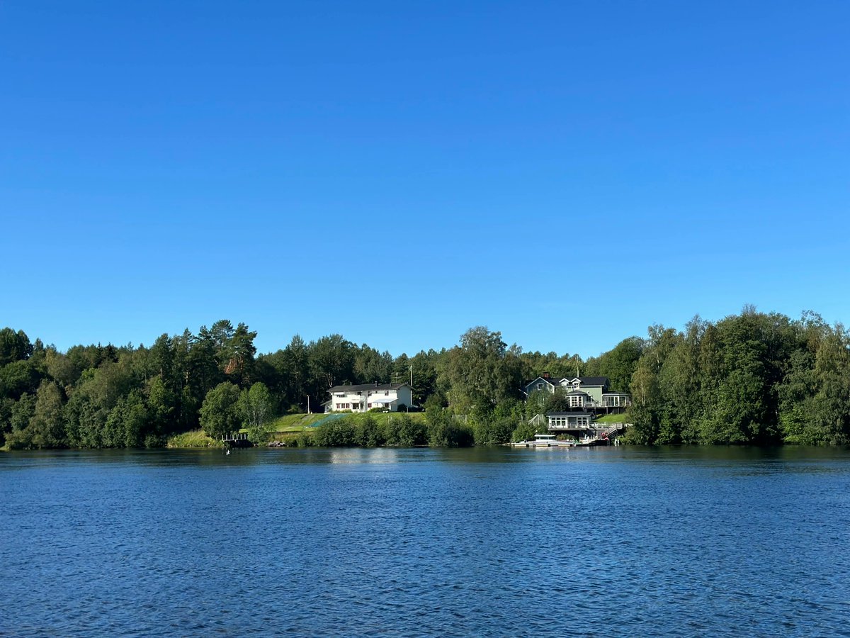 SwedenDiaries's tweet photo. "Lake View Umeå with lush green trees seems to be a phrase describing a scenic view in Umeå, a city in northern Sweden. #Umeå is known for its beautiful natural landscapes, including #lakes and forests. The phrase suggests a picturesque scene of a lake in Umeå, 
 # swedendiaries https://t.co/wdriLMM17C