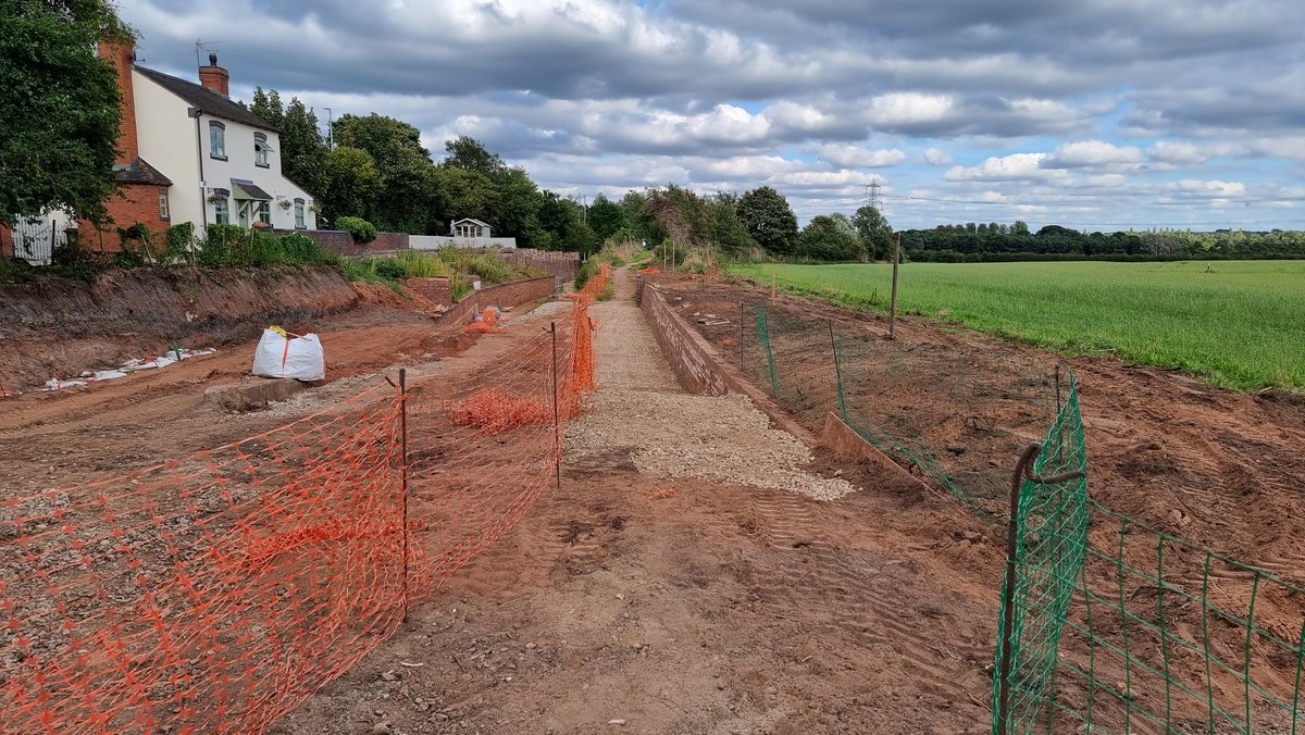 Our volunteers have now moved the towpath by about a metre, just after Tamworth Road Narrows. They can now continue digging out the canal channel towards Cricket Lane.