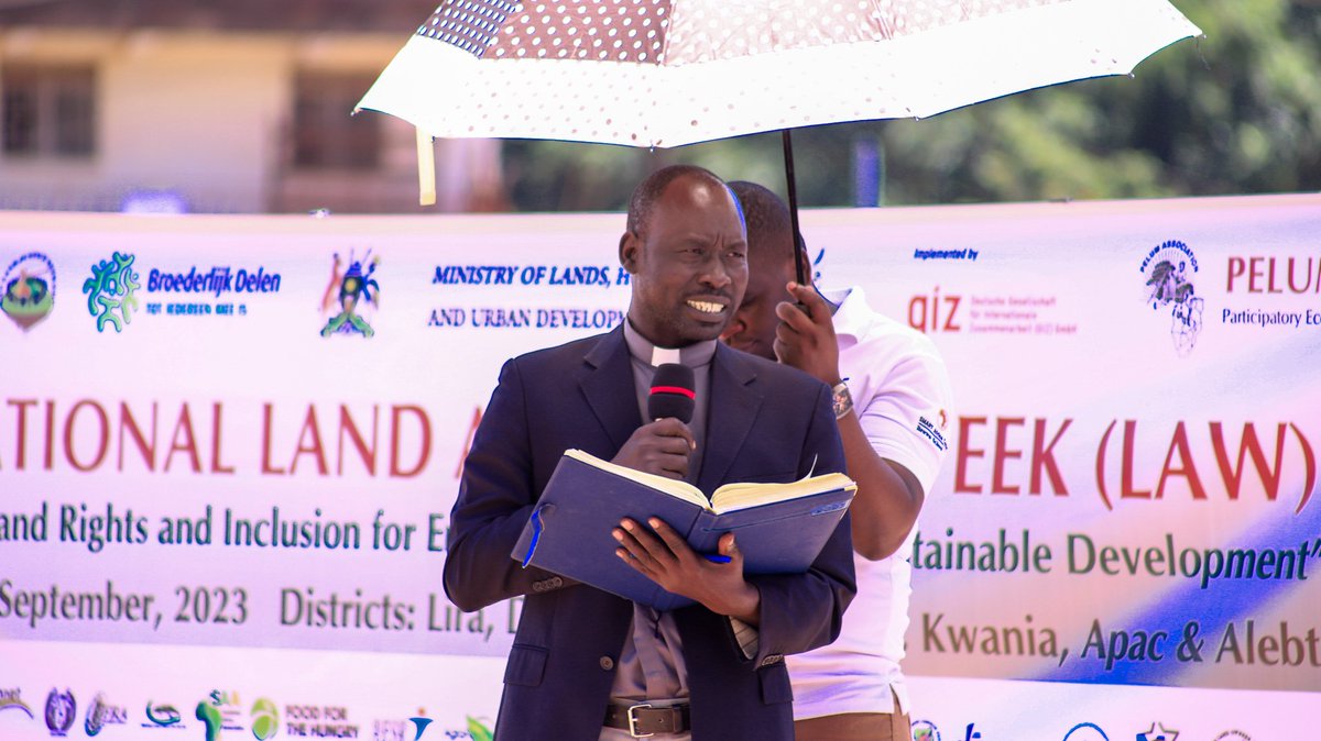 influentiaz's tweet photo. @ESAFFUG @OxfaminUganda @giz_uganda @ministry_lands Yesterday Fr. Bosco conveyed his dissatisfaction with the district's introduction of bylaws when it comes to true land ownership; and failure for the several talks and mediations held to yield any fruit.

#ESAFFUG
#LandAwarenessWeek23 https://t.co/93dVoKIqim