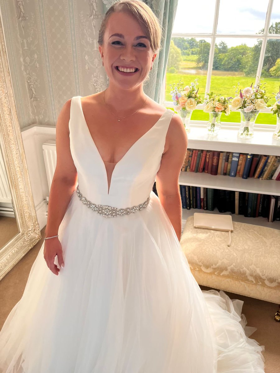 MrsCW_Geography's tweet image. Standard “I’m a teacher and I got married in the summer holidays” tweet #bestsummerever