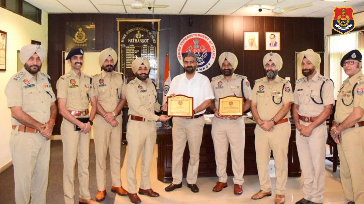 Pathankot Police’s commitment to acknowledging excellence continues. Honoring departing DSP Lakhwinder Singh Randawa and extending a warm welcome back to DSP Sumeer Singh #PathankotPolice #Appreciation #TeamTransition