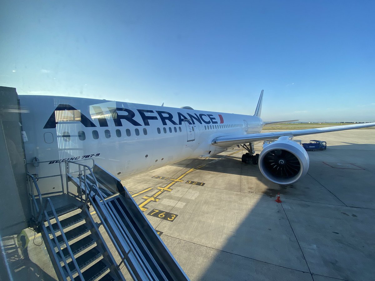 Après de très bonne vacances à Seattle et des randonnées surtout le Mont Rainier, j’ai bien profité de la business grâce à la charmante Karine et ses collègues sur le vol AF355 <a href="/AirFranceFR/">Air France FR</a> en B787-9 Dreamliner SEA-CDG. Les photos sont sur mon compte <a href="/instagram/">Instagram</a> !