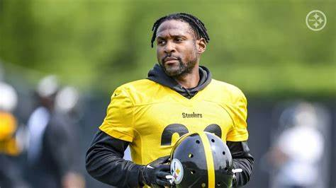 nflrums's tweet photo. Most career INTs by an active #NFL player.

#Steelers Patrick Peterson - 34
 #Vikings Harrison Smith - 34
 #49ers Tashaun Gipson - 32
 #Raiders Marcus Peters - 32 
#Cowboys Stephon Gilmore - 29
 #Saints Tyrann Mathieu - 29
 #Dolphins Xavien Howard - 28
 #Titans Kevin Byard - 27
 #Broncos Justin Simmons - 27
 #Eagles Darius Slay - 26 
Casey Hayward - 25 (FA)
#Chargers  JC Jackson - 25

#NFL #NFLTwitter