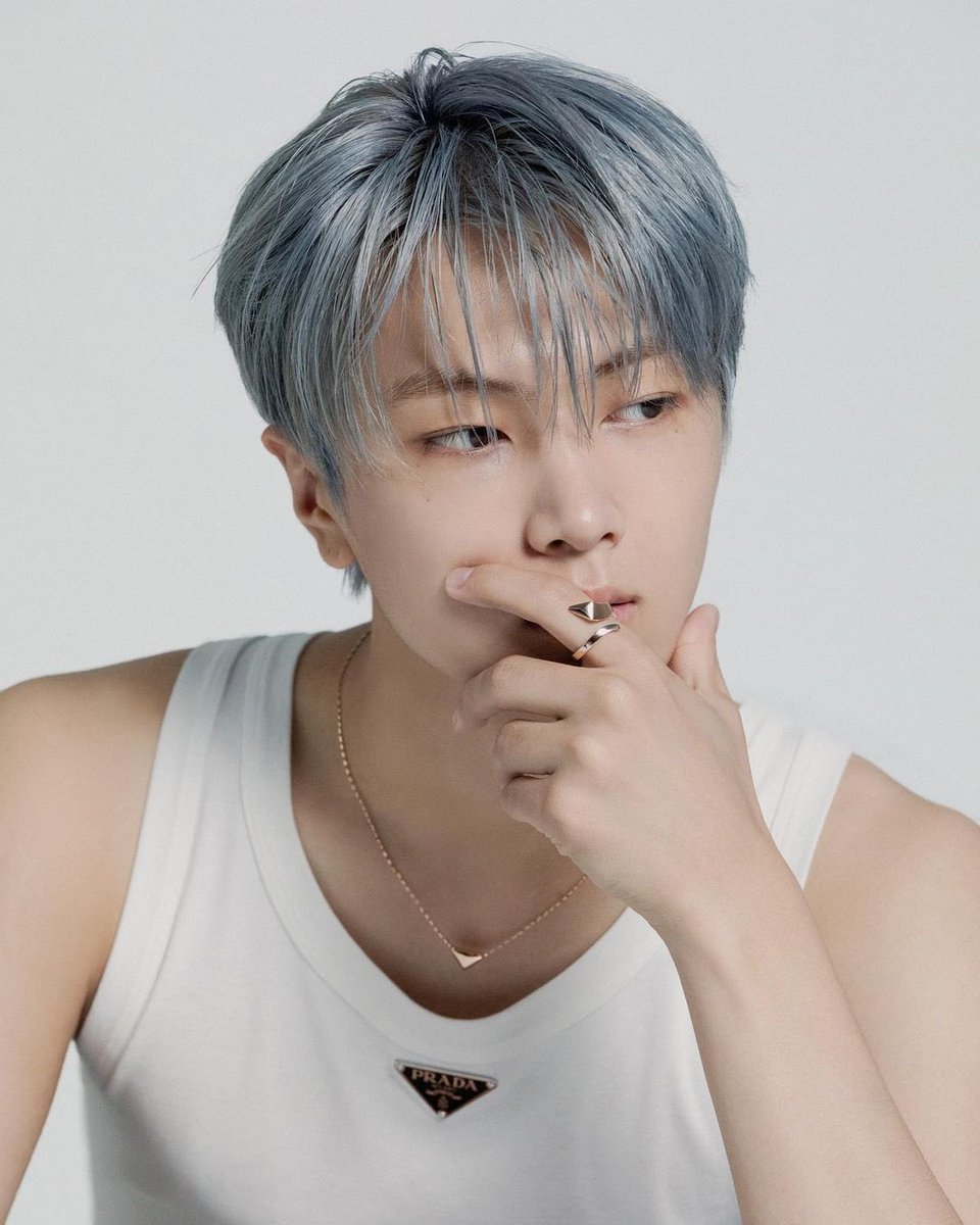 EN_CODEGLOBAL's tweet photo. [INSTAGRAM] 230829

“🐍Prada Eternal Gold new jewels🐍 @prada #PradaFineJewelry #Prada”

🔗 https://t.co/tqkyr0o9LK

#JAY #제이 #PRADA 
#ENHYPEN #엔하이픈 #エンハイプン 
@ENHYPEN_members @ENHYPEN https://t.co/alWSP0shEc