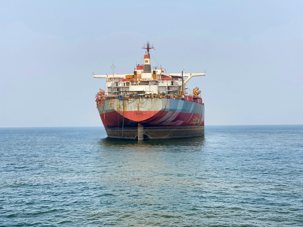 beleefboskalis's tweet image. Update FSO Safer salvage operation - After having removed all the oil from the decaying FSO Safer in Yemen on 11 August, our SMIT Salvage colleagues completed the final activities yesterday and are currently on their way to Djibouti aboard our support vessel Ndeavor. #FSOSafer