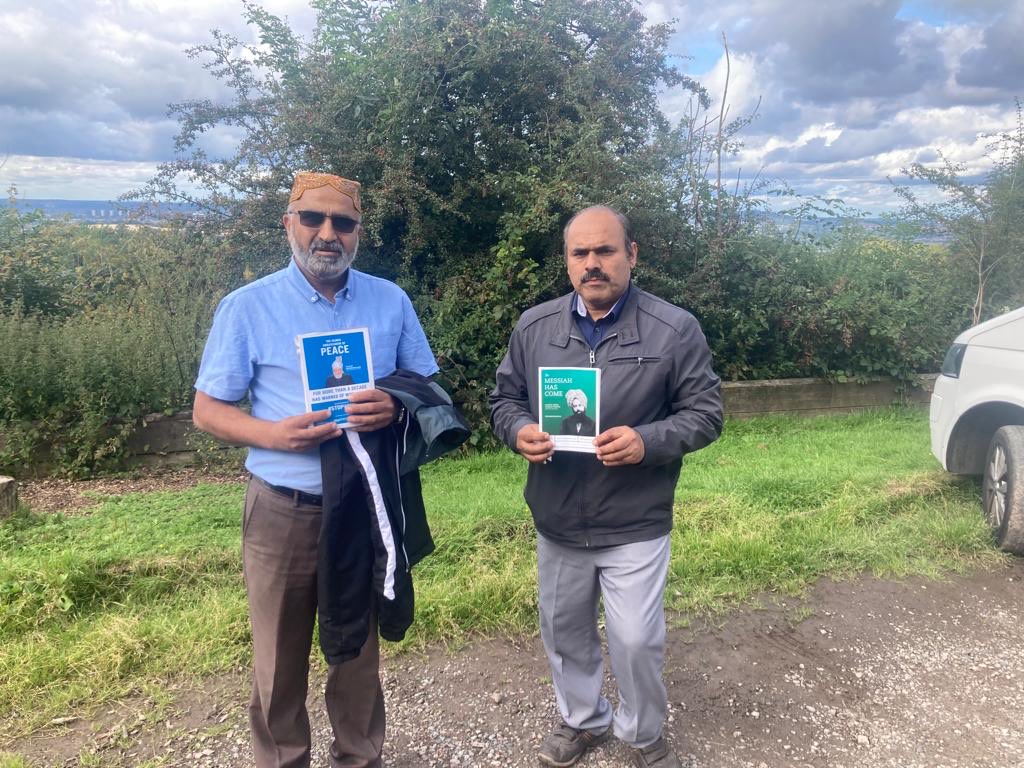 amea_wm's tweet image. #messageofpeace members of ⁦@amea_wm⁩ distributed message of peace ⁦@ClentHills⁩ on 27/08/2023.
⁦@ukmuslims4peace⁩ ⁦@Ansarullah_UK⁩