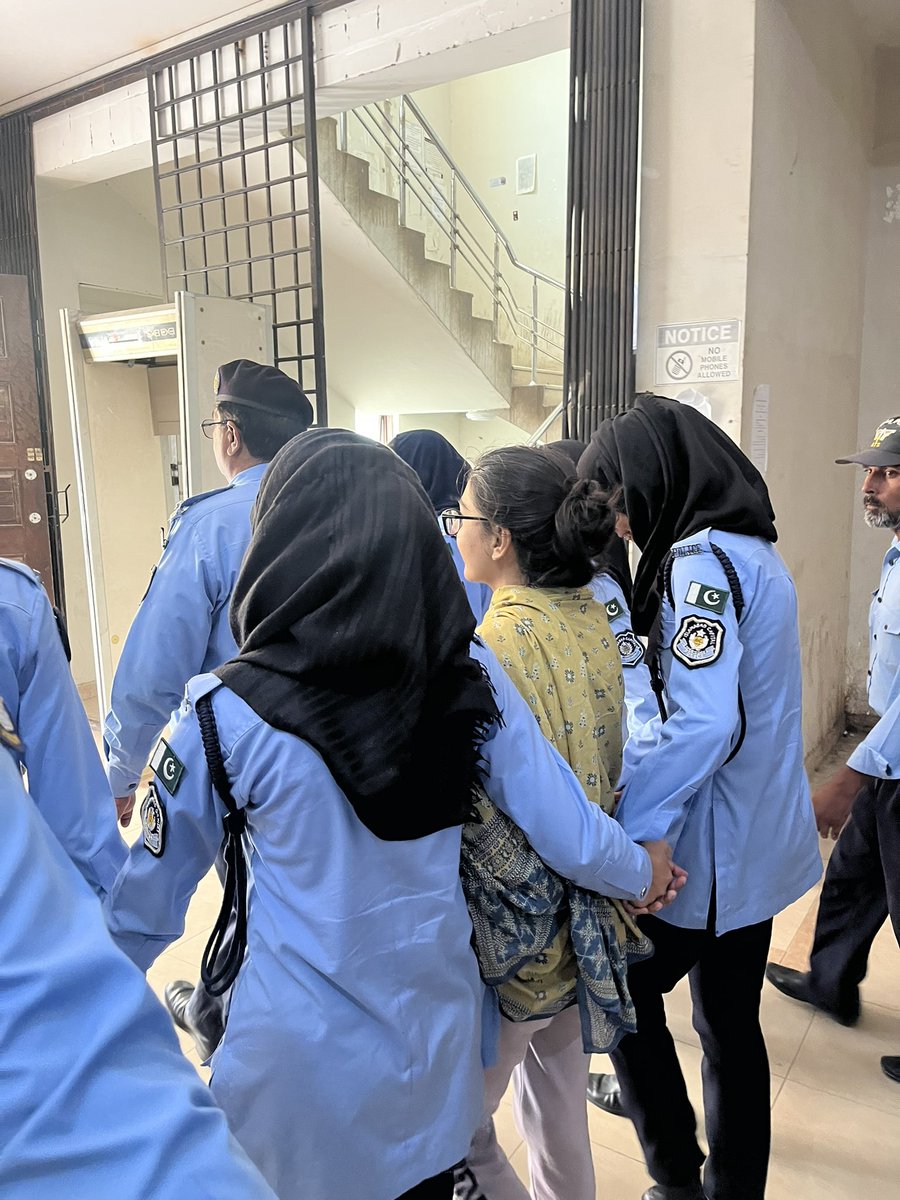 ThePashtunVoice's tweet photo. #ShamefulUpdate
#FakeFIRs
Anti Terrorism Court judge Abual Hasnat Zulqarnain grants Counter Terrorism Department 3-day physical remand of human rights lawyer Imaan Mazari-Hazir in the new frivolous Bara Kahu FIR related to terror-financing.
#ReleaseImaanMazari https://t.co/I8AiO4RNMi