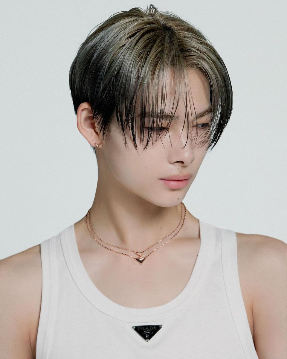 EnhypenPH's tweet photo. [IG] ENHYPEN Instagram Update

📝: Prada Eternal Gold new jewels🖤
@.prada #PradaFineJewelry #Prada

#NI_KI #니키 
#ENHYPEN #엔하이픈 https://t.co/GAW6YHO56p