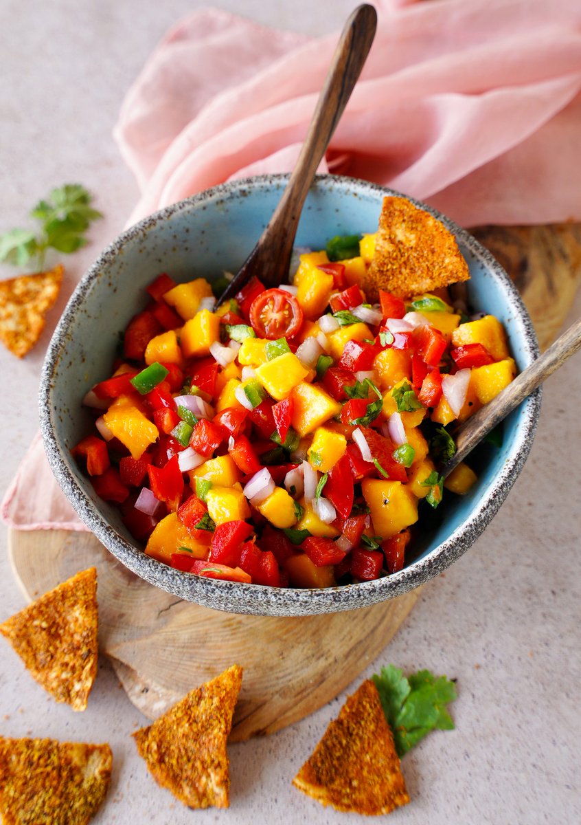 This mango salsa is a summer must-try! Perfect to serve with homemade tortilla chips - it's so easy, healthy, and delicious. 🥰
📌Recipe: elavegan.com/mango-salsa/
#Elavegan
#veganrecipe
#glutenfree
#mangosalsa