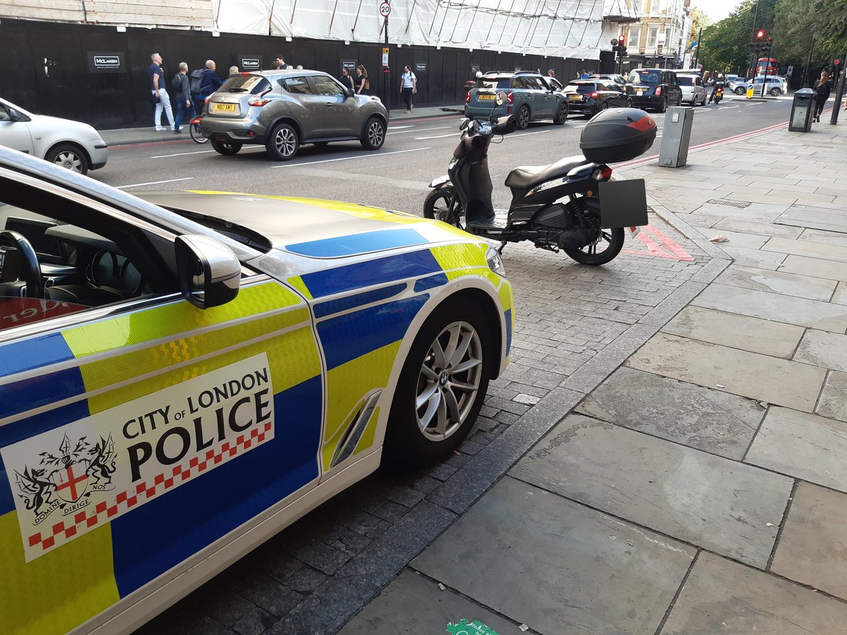 The rider of this motorcycle was stopped by #CityRPU as their bike was showing as uninsured. They were delivering food and 'forgot' to renew the policy. Hopefully they won't 'forget' to turn up at court for their prize of 6 points and a £300 fine 🧑‍⚖️ ^863/939CP #DriveInsured