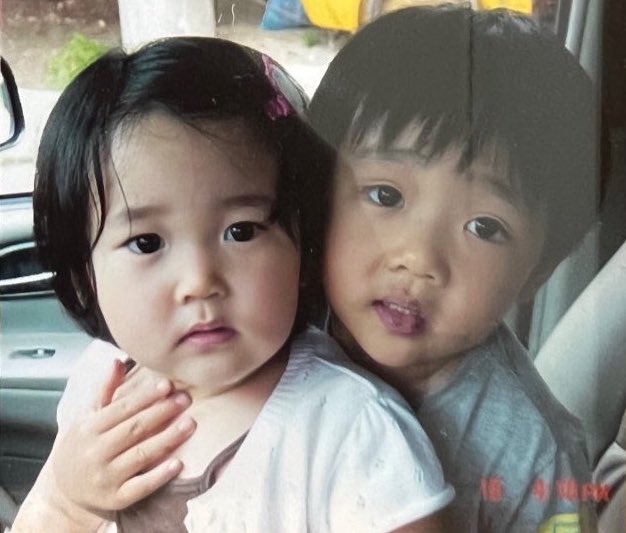 asoxoea's tweet photo. 동생은 옥구슬처럼 예뻤는데 
나는 그냥 흙에서 캐낸 감자였다 https://t.co/aXIzyfTG1S