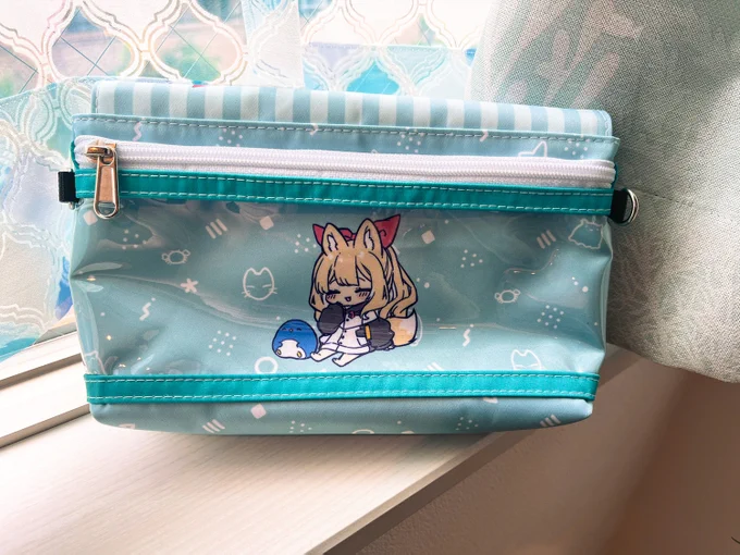 夏コミのスマホポシェットの印刷は昇華転写.comさん()にお願いしました。既製品への印刷ではなく布地に印刷したものを縫製してくれるので、とってもしっかりしたグッズにできました!印刷もあざやかできれい…!めっちゃいろいろ作れるのでまたお願いしたいと思います。 