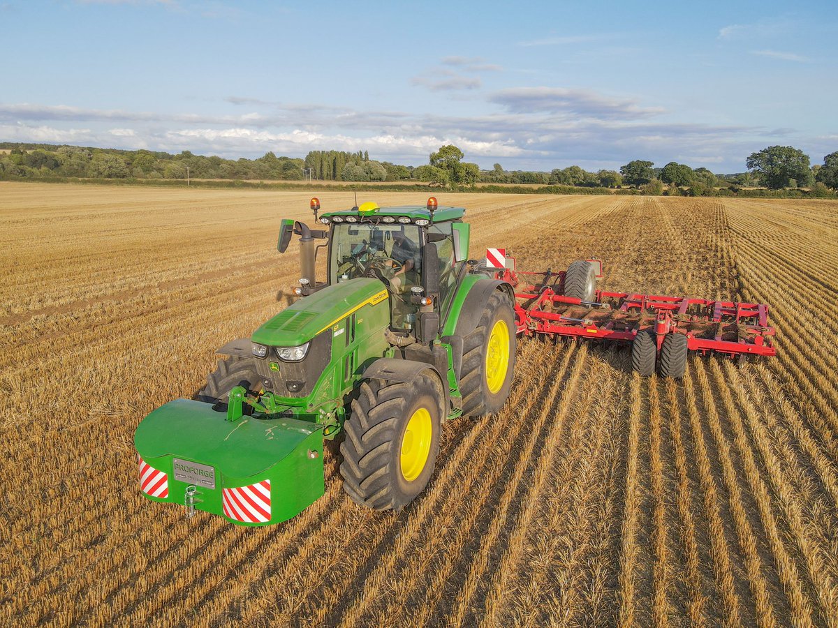 While the combine has  been running flat out, we've been keeping up with the next jobs starting with cultivation 🚜
We break up the stubble to prepare next years seed bed. Minimal cultivations, keep costs down, protect the soil's flora and fauna and keeps the carbon in the soil🌱