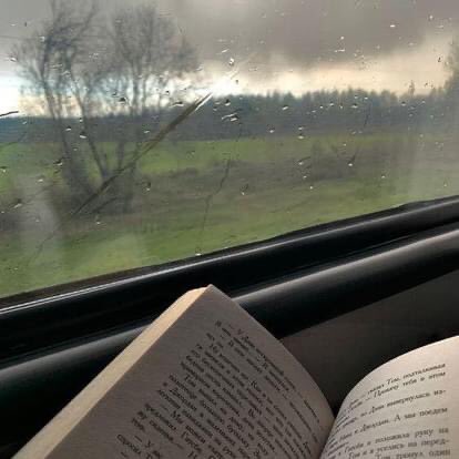 RitasBookshop's tweet photo. Viajes de vuelta, a la rutina, a la nueva Aventura, todo depende de qué hayas leído o estés leyendo durante el camino. 😉

Leemos, eMprendemos, sMile… Me.

Pronto inauguramos! https://t.co/UD3jiLmhfJ