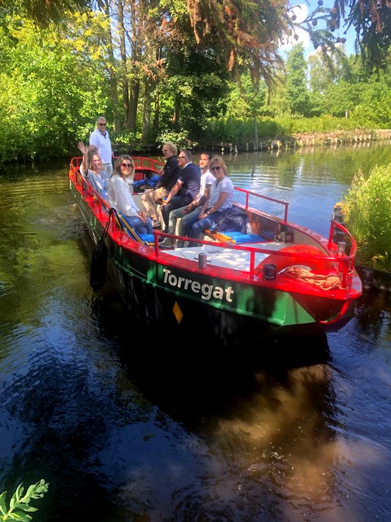Vandaag prachtig weer voor een #rondvaart #aalsmeer #westeinderplassen We hebben nog voldoende zitplaatsen om 13.30 uur. Om 15.00 uur inmiddels geen plaats meer vrij.