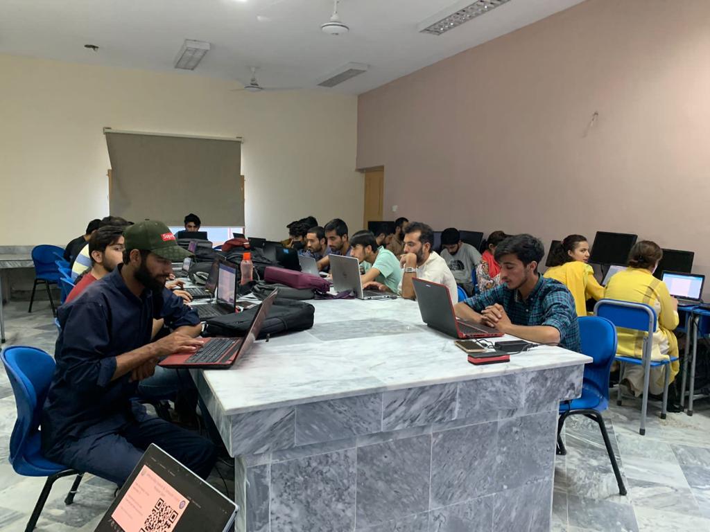 IT_Dept_GB's tweet image. Tech Enclave Chilmis Das Gilgit.
glimpses of classes under High Impact skills development program.

.
#itdepartmentgb
#digitalskillhubgb
#DigitalGilgitBaltistan
#informationtechnology
#digitaltransformation
#blockchain
#artificialintelligence