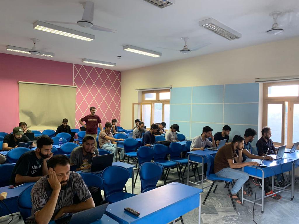 IT_Dept_GB's tweet image. Tech Enclave Chilmis Das Gilgit.
glimpses of classes under High Impact skills development program.

.
#itdepartmentgb
#digitalskillhubgb
#DigitalGilgitBaltistan
#informationtechnology
#digitaltransformation
#blockchain
#artificialintelligence