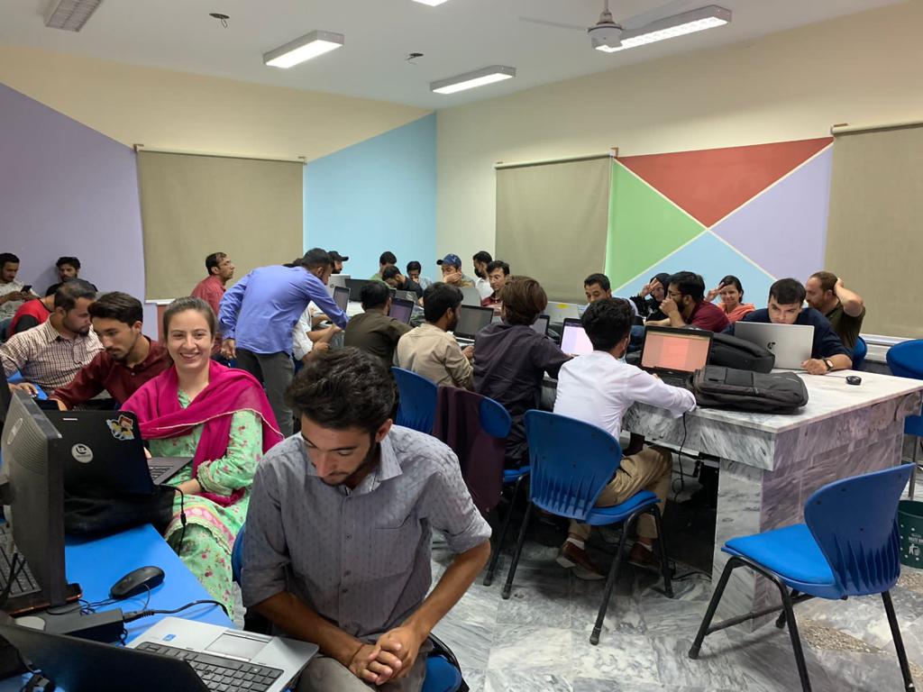 IT_Dept_GB's tweet image. Tech Enclave Chilmis Das Gilgit.
glimpses of classes under High Impact skills development program.

.
#itdepartmentgb
#digitalskillhubgb
#DigitalGilgitBaltistan
#informationtechnology
#digitaltransformation
#blockchain
#artificialintelligence