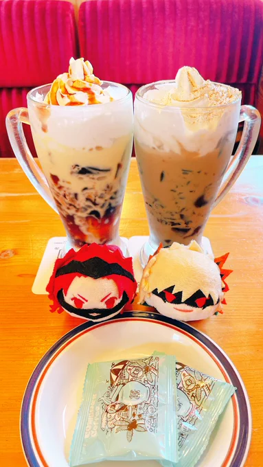 お仕事終わりに待ち合わせしてお茶すると言う事をずっとやりたくて、今日やっとコメダで達成しました!ヤッター疲れた体に染み渡る癒し……!外食してる時の空気ってまた違うよねこれはクセになりそうです…また行きたいそして今回はノワール出来なかった…次回こそは… 