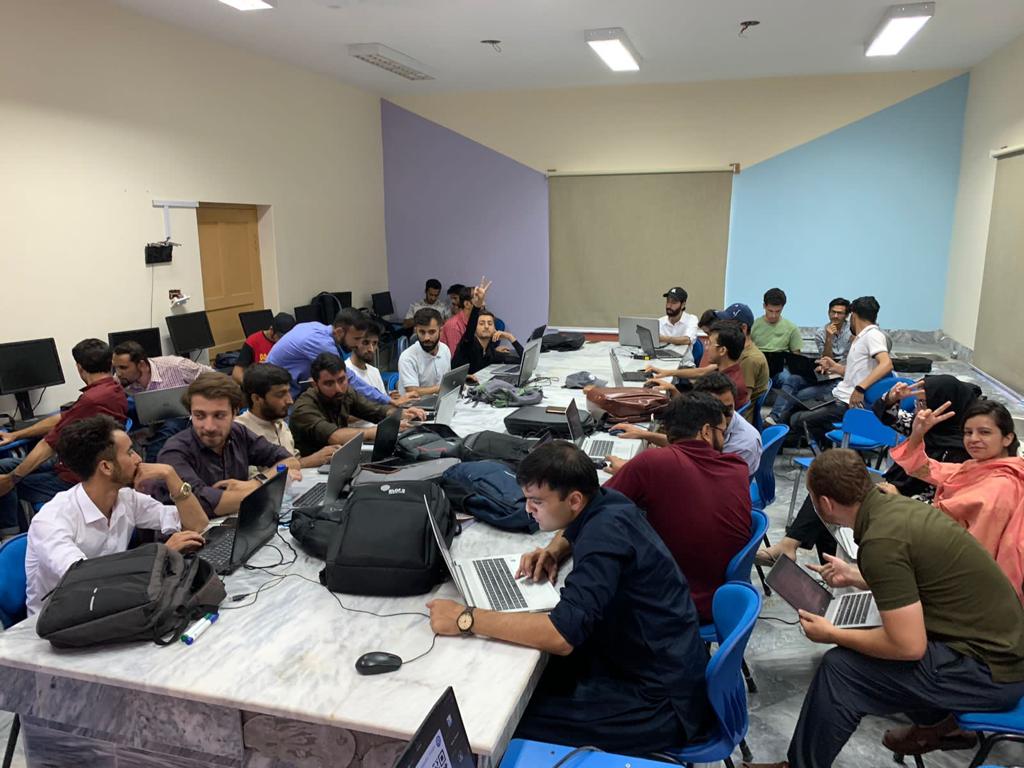 IT_Dept_GB's tweet image. Tech Enclave Chilmis Das Gilgit.
glimpses of classes under High Impact skills development program.

.
#itdepartmentgb
#digitalskillhubgb
#DigitalGilgitBaltistan
#informationtechnology
#digitaltransformation
#blockchain
#artificialintelligence