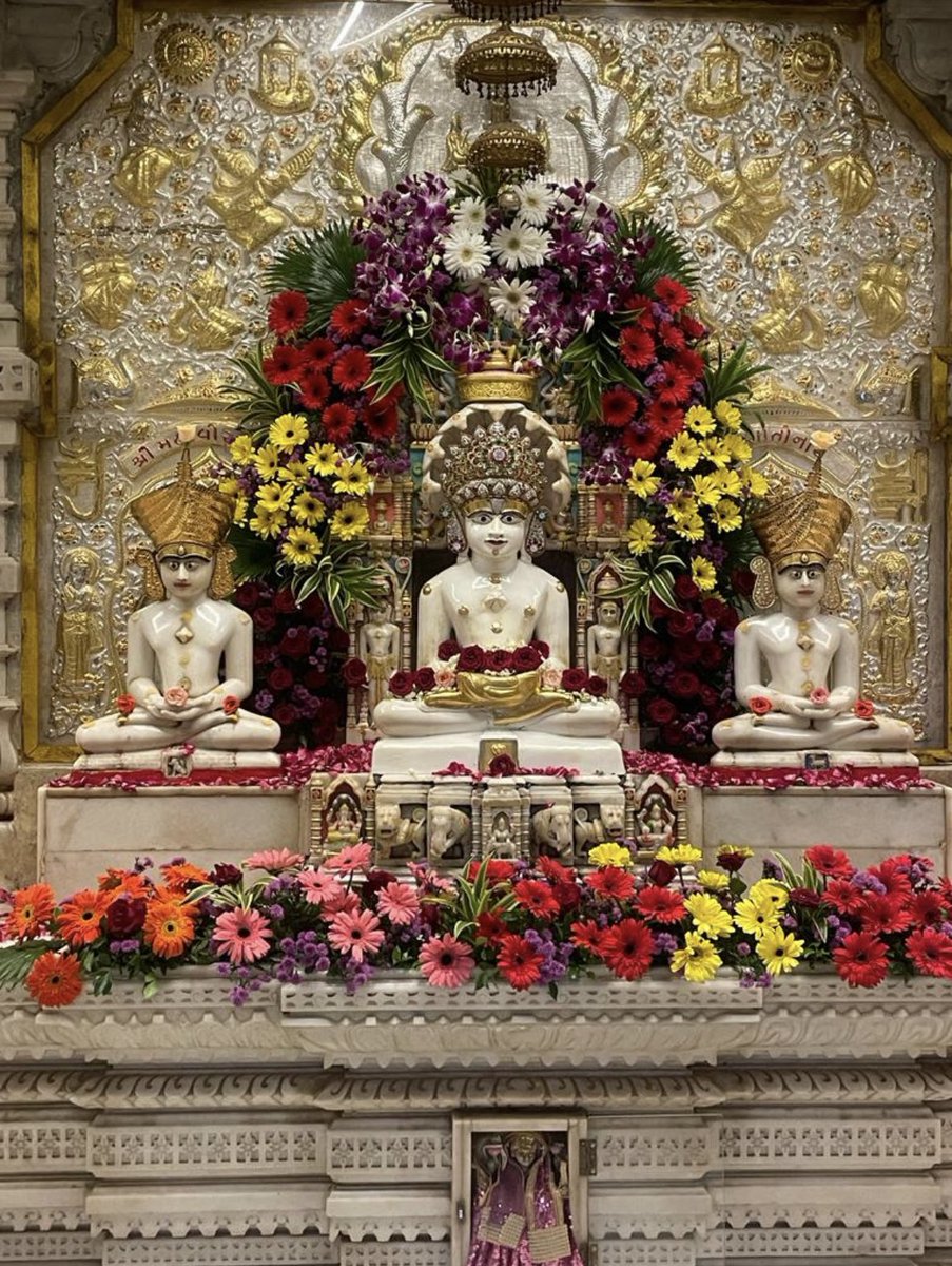 sripalvardhan's tweet photo. तुभ्यं नमस्त्रिभुवनार्ति हराय नाथ..
तुभ्यं नमः क्षितितलामल भूषणाय..
तुभ्यं नमस्त्रिजगतः परमेश्वराय..
तुभ्यं नमो जिन भवोदधि शोषणाय!! https://t.co/hac1CRLglZ