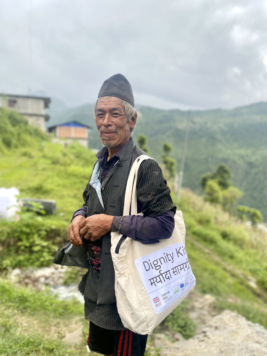 Sen Dorje Thokra, 61, with the dignity kit for his daughter-in-law. They had been living in temporary shelter for 20 days now as their current house is at high risk of #landslide. 

Thanks to @ukinnepal <a href="/StartFundNepal/">Start Fund Nepal</a>, <a href="/ECHO_Asia/">EU Humanitarian Aid | Asia-Pacific 🇪🇺</a> #PIN &amp; <a href="/CSRCNepal/">Land Movement</a> is supporting families at risk.