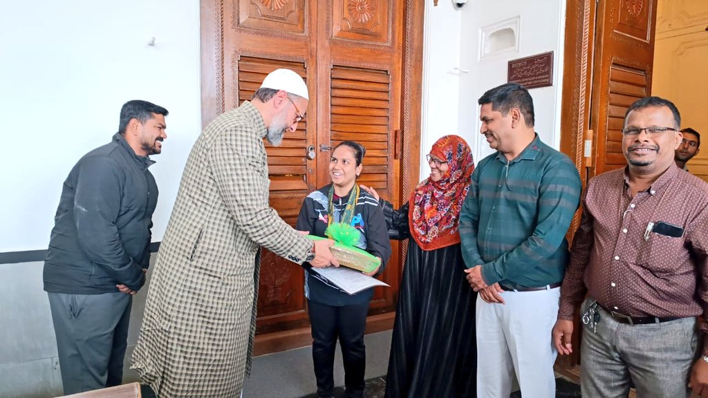@asadowaisi sahb Felicitated Khatoon #Sumeria of Osmania University #Hyderabad who secured Second Place in Classic #Powerlifting of 1st Asian Women's University Cup held at University of Sharjah, UAE.