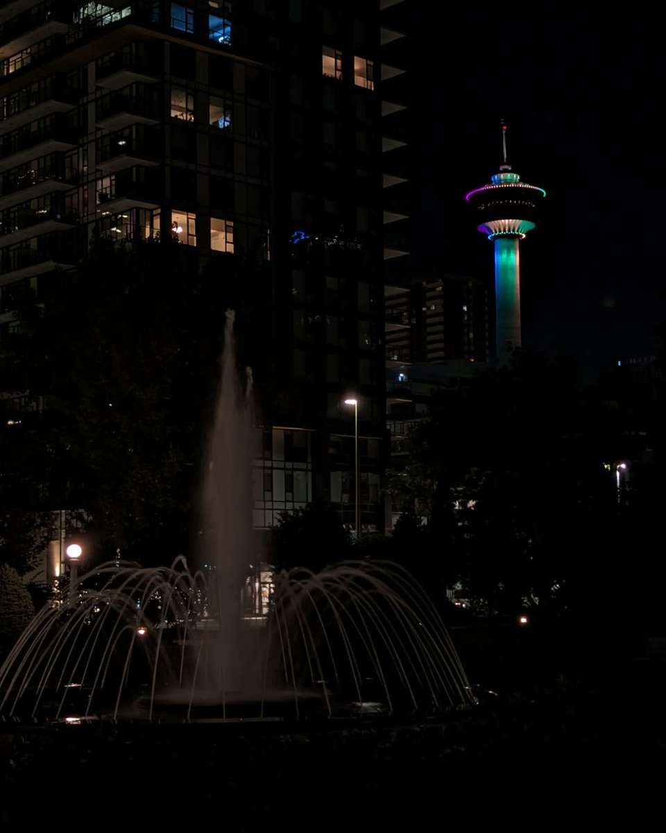 cmcalgary's tweet image. A few pics from earlier tonight, at Central Memorial Park, after dark. 

#yyc #calgary #exploredowntownyyc