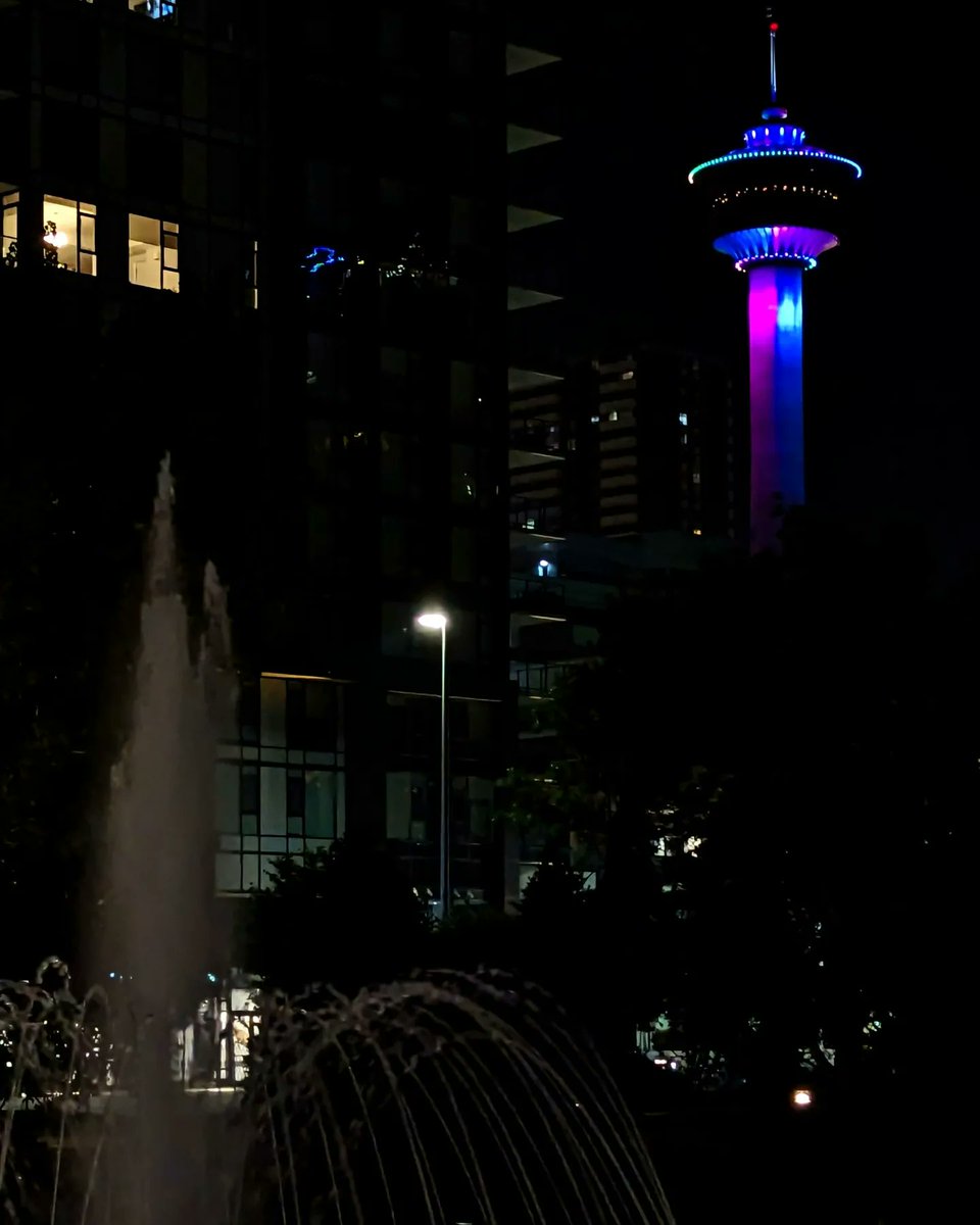 cmcalgary's tweet image. A few pics from earlier tonight, at Central Memorial Park, after dark. 

#yyc #calgary #exploredowntownyyc