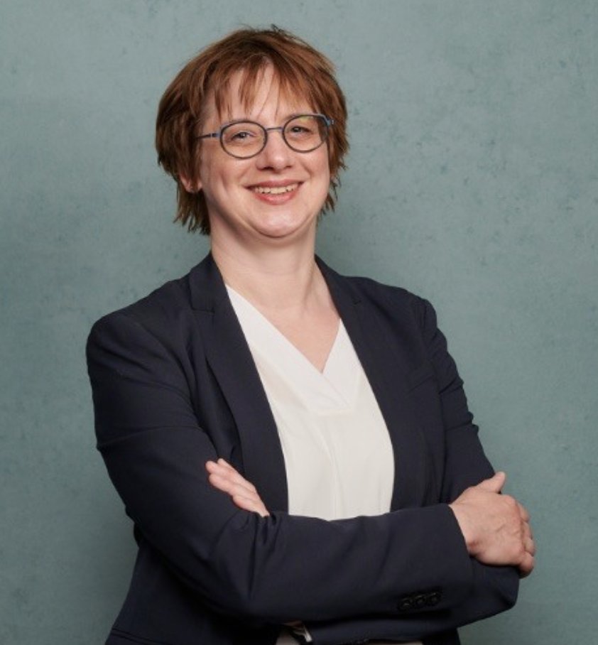 Is de chatbot een ‘smooth operator’?
In het onderzoeksprogramma ’Smooth Operators’ kijken onderzoekers van drie universiteiten naar de werking en eigenschappen van chatbots.
ziptone.nl/is-de-chatbot-…